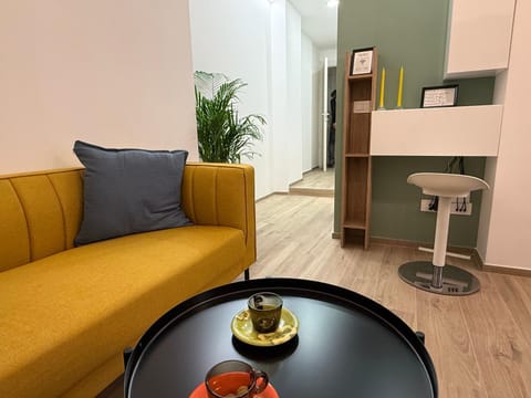 Communal lounge/ TV room, Kitchen or kitchenette, Living room, Seating area, air conditioner
