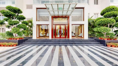 Facade/entrance
