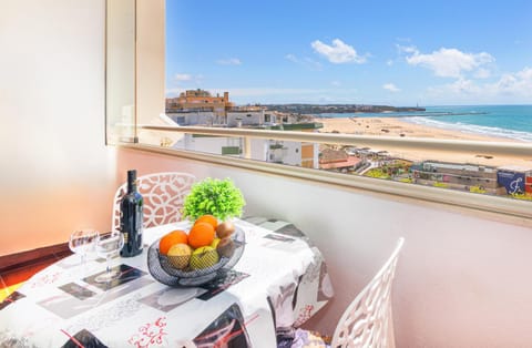 Property building, Balcony/Terrace, Dining area, Sea view
