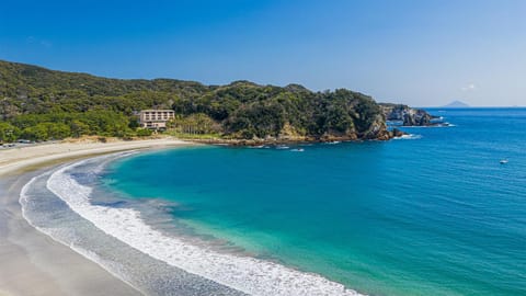 Property building, Nearby landmark, Day, Natural landscape, Beach, Mountain view, Sea view