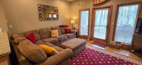 Our Heart's Desire- spacious 3 BR condo with hot tub in great location! House in McHenry