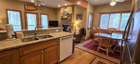 Our Heart's Desire- spacious 3 BR condo with hot tub in great location! House in McHenry