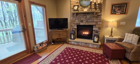 Our Heart's Desire- spacious 3 BR condo with hot tub in great location! House in McHenry