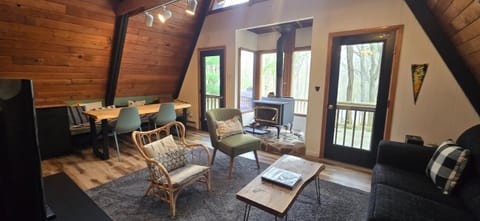 Golden A Frame- 3 bedroom with hot tub and community amenities House in Deep Creek Lake