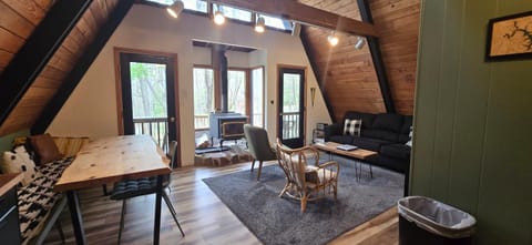 Golden A Frame- 3 bedroom with hot tub and community amenities House in Deep Creek Lake