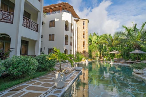 Property building, Day, Garden view, Swimming pool