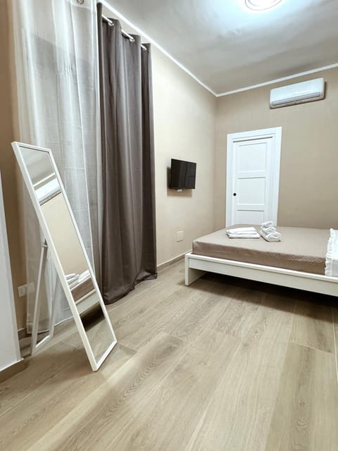 Bed, TV and multimedia, Bedroom, air conditioner