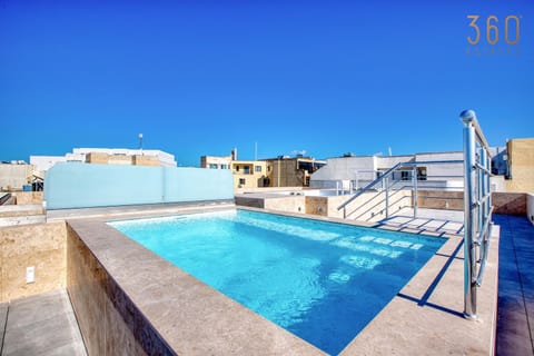 Day, View (from property/room), Balcony/Terrace, Pool view, Swimming pool, sunbed