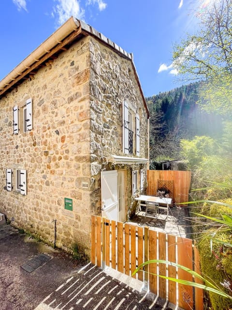 Property building, Patio, Facade/entrance