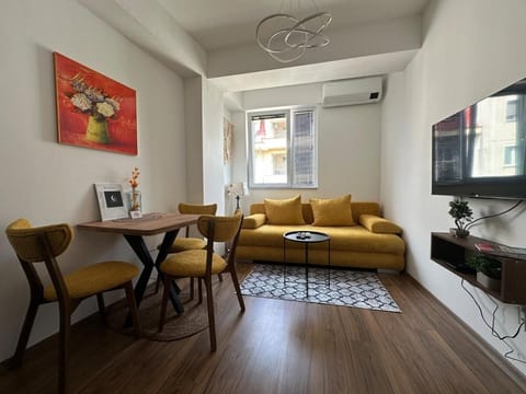 TV and multimedia, Living room, Dining area, air conditioner