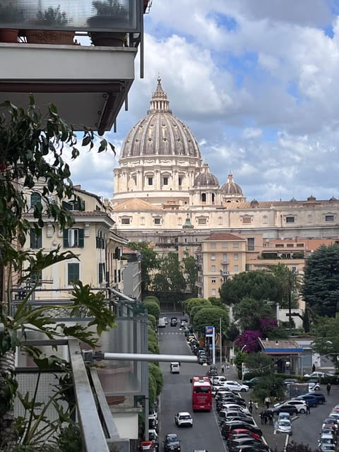 Nearby landmark, Day, Neighbourhood, City view