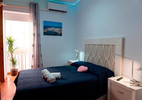 Bed, Photo of the whole room, Bedroom, towels, air conditioner