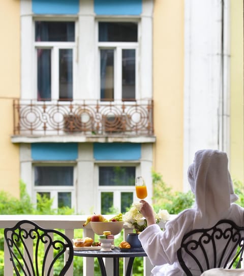 Day, People, Balcony/Terrace, Food, Drinks