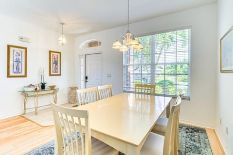 6 Mi to Fort Myers Beach Lakefront Home with Pool House in Iona