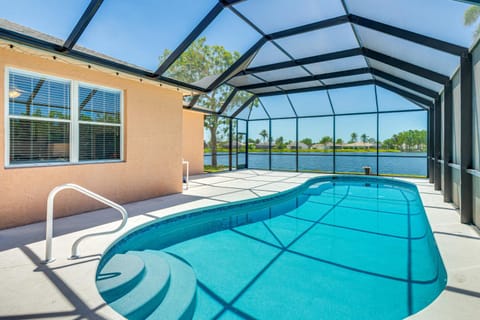 6 Mi to Fort Myers Beach Lakefront Home with Pool House in Iona