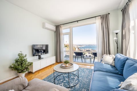 TV and multimedia, View (from property/room), Balcony/Terrace, Living room, Seating area, Sea view