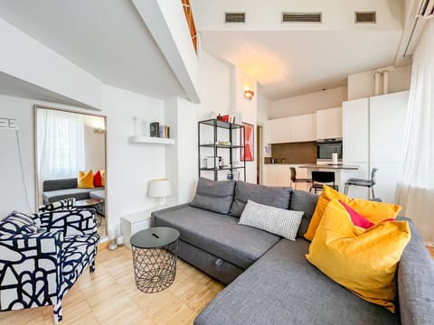 Living room, Seating area