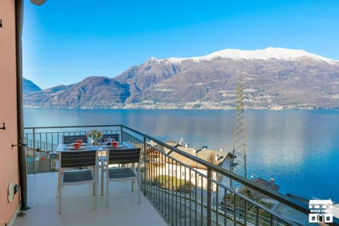 Balcony/Terrace, Lake view, Mountain view