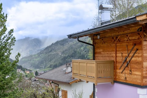 Property building, Day, Natural landscape, View (from property/room), Balcony/Terrace, Balcony/Terrace, Mountain view