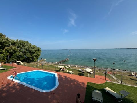 Lake view, Swimming pool, Swimming pool, sunbed