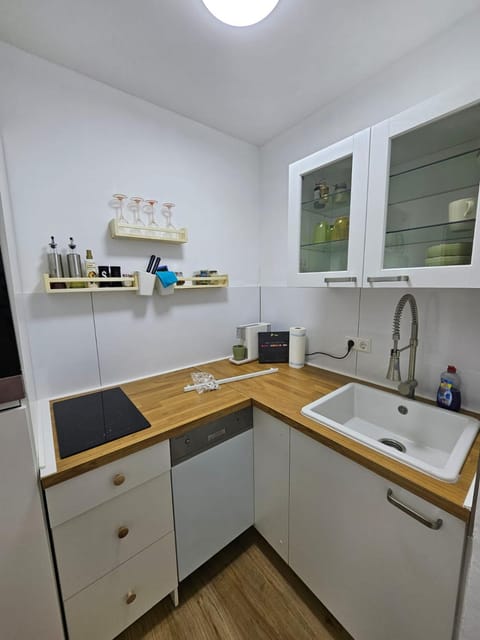 Coffee/tea facilities, Kitchen or kitchenette, dishwasher