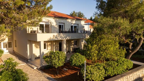 Property building, Garden, Parking