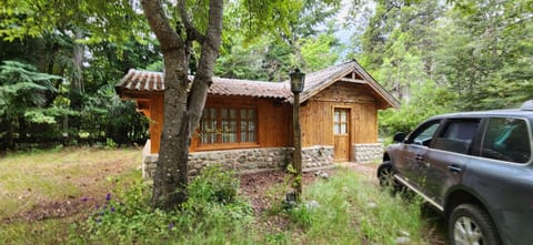Property building, Natural landscape, Garden, Garden view, Parking