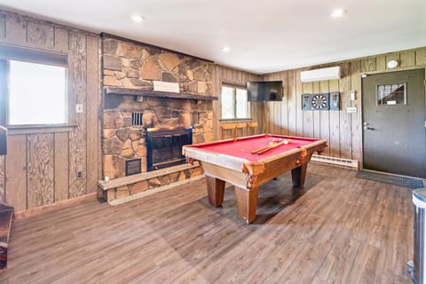 Charming Porter House in the heart of the Poconos chalet Chalet in Middle Smithfield