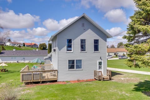 Pet Friendly with Grill, Firepit, and Games Near Beach House in Algoma