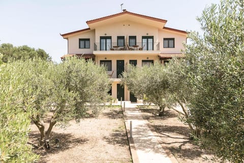 Facade/entrance, Garden