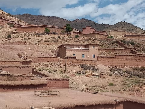 Property building, Natural landscape, Landmark view, Mountain view