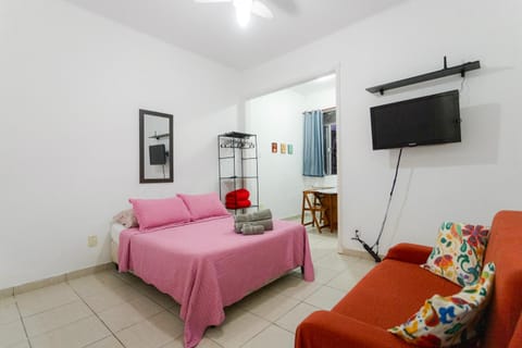 Bed, TV and multimedia, Bedroom