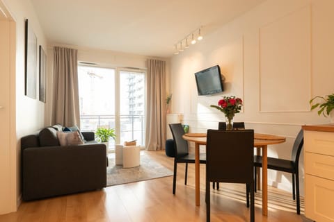 Communal lounge/ TV room, Balcony/Terrace, Balcony/Terrace, Living room