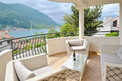 SEA VIEW apartment, Dobrota, Kotor Apartment in Dobrota