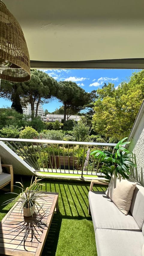 Patio, Day, Natural landscape, View (from property/room), Balcony/Terrace, Seating area, Garden view