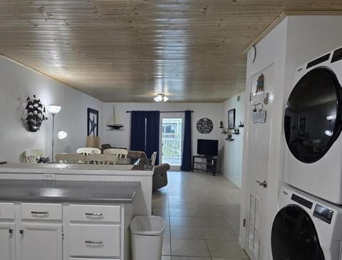 Lagoon Run 106 by ALBVR, Waterfront Relaxation Meets Beachfront Convenience House in West Beach