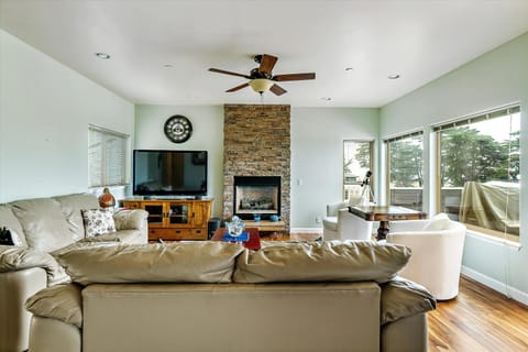 Seahorse Monthly-Spring Special-Mar thru May House in Cambria