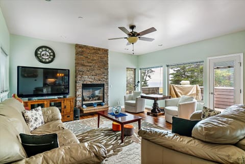 Seahorse Monthly-Spring Special-Mar thru May House in Cambria