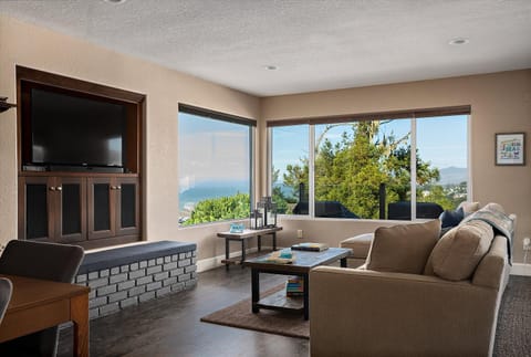 Pembrook Paradise Monthly-Spring Special Mar thru May House in Cambria