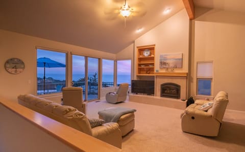 Happy Hill Beach Haven Vista Monthly-Spring Special Mar thru May House in Cambria