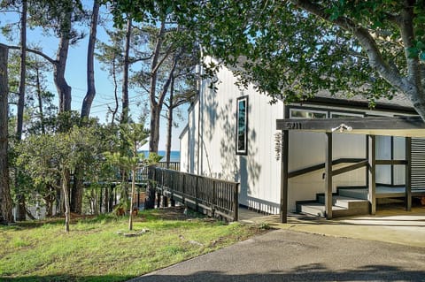 Driftwood Bungalow Ocean View Monthly Only House in Cambria