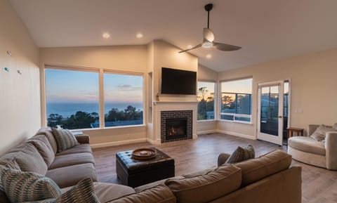 Seaview Serenity- Monthly-Tesla Charger House in Cambria