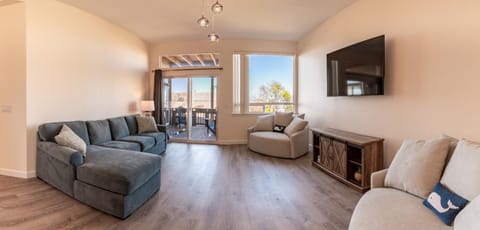 Seaview Serenity- Monthly-Tesla Charger House in Cambria