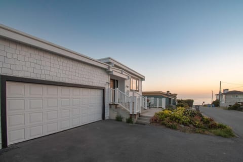 Moonstone Manor Monthly-Spring Special Mar thru May House in Cambria