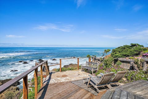 Sunset Sanctuary Oceanfront Luxury Monthly Newly remodeled House in Cambria