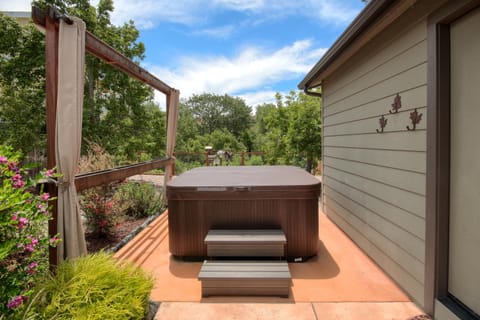 Smith's Landing Monthly-Spring Special Mar thru May House in Cambria