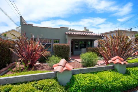 Smith's Landing Monthly-Spring Special Mar thru May House in Cambria