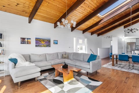 The Surly Mermaid-Ocean View Monthly-Spring Special Mar thru May House in Cambria