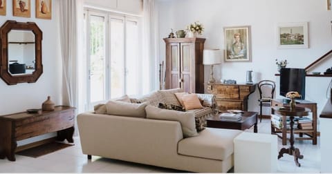 Villa Toscana between Apuane and the sea Villa in Carrara