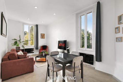 TV and multimedia, Seating area, Dining area